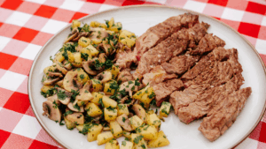 Poêlée forestière pommes de terre & entrecôte